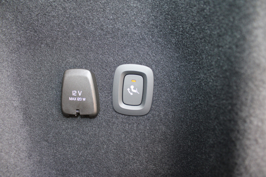 Volvo V60 2.0 T6 Plug-in hybrid AWD Plus Dark | Panoramadak | Trekhaak | H/K | 360 Camera