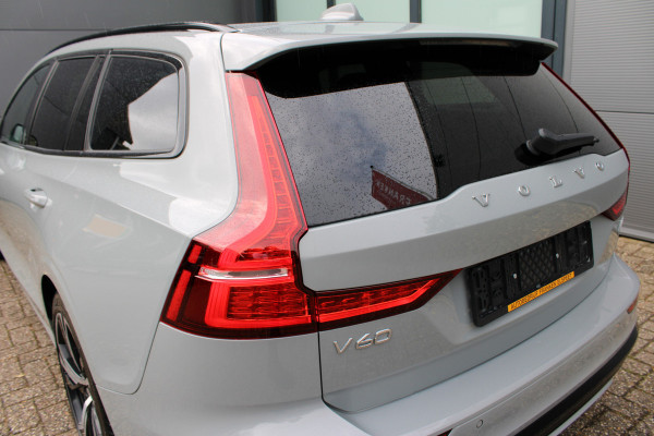 Volvo V60 2.0 T6 Plug-in hybrid AWD Plus Dark | Panoramadak | Trekhaak | H/K | 360 Camera