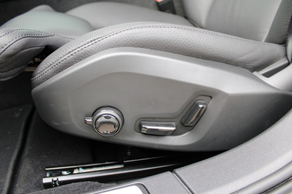 Volvo V60 2.0 T6 Plug-in hybrid AWD Plus Dark | Panoramadak | Trekhaak | H/K | 360 Camera