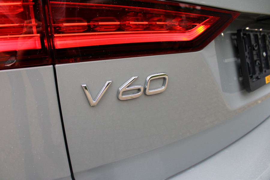 Volvo V60 2.0 T6 Plug-in hybrid AWD Plus Dark | Panoramadak | Trekhaak | H/K | 360 Camera