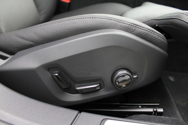 Volvo V60 2.0 T6 Plug-in hybrid AWD Plus Dark | Panoramadak | Trekhaak | H/K | 360 Camera