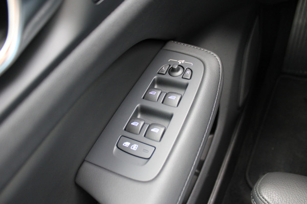 Volvo V60 2.0 T6 Plug-in hybrid AWD Plus Dark | Panoramadak | Trekhaak | H/K | 360 Camera