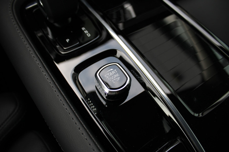 Volvo V60 2.0 T6 Plug-in hybrid AWD Plus Dark | Panoramadak | Trekhaak | H/K | 360 Camera