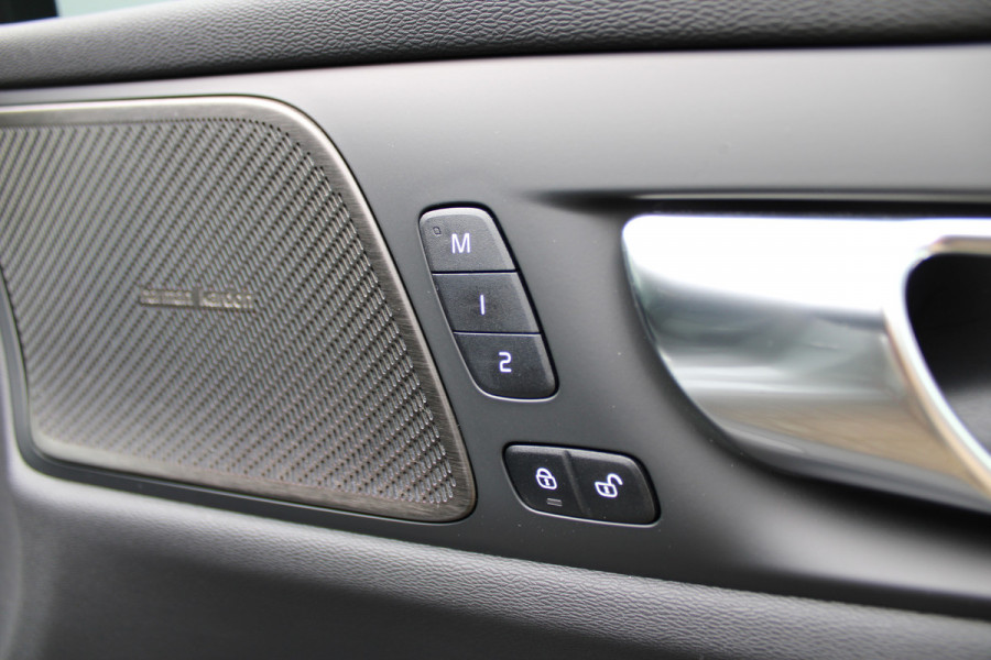 Volvo V60 2.0 T6 Plug-in hybrid AWD Plus Dark | Panoramadak | Trekhaak | H/K | 360 Camera
