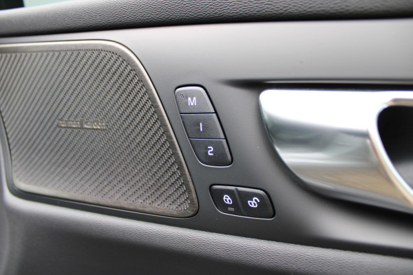 Volvo V60 2.0 T6 Plug-in hybrid AWD Plus Dark | Panoramadak | Trekhaak | H/K | 360 Camera