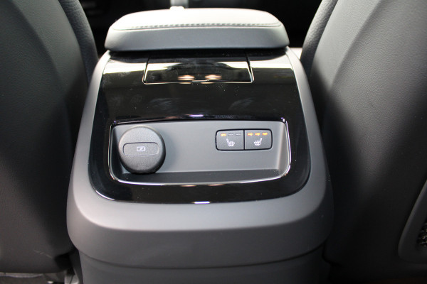 Volvo V60 2.0 T6 Plug-in hybrid AWD Plus Dark | Panoramadak | Trekhaak | H/K | 360 Camera