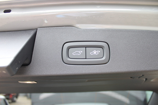 Volvo V60 2.0 T6 Plug-in hybrid AWD Plus Dark | Panoramadak | Trekhaak | H/K | 360 Camera