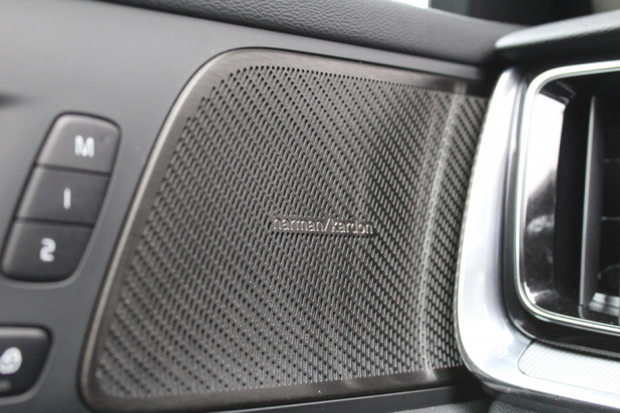 Volvo V60 2.0 T6 Plug-in hybrid AWD Plus Dark | Pilot Assist | 19" | Trekhaak | 360 Camera | H&K