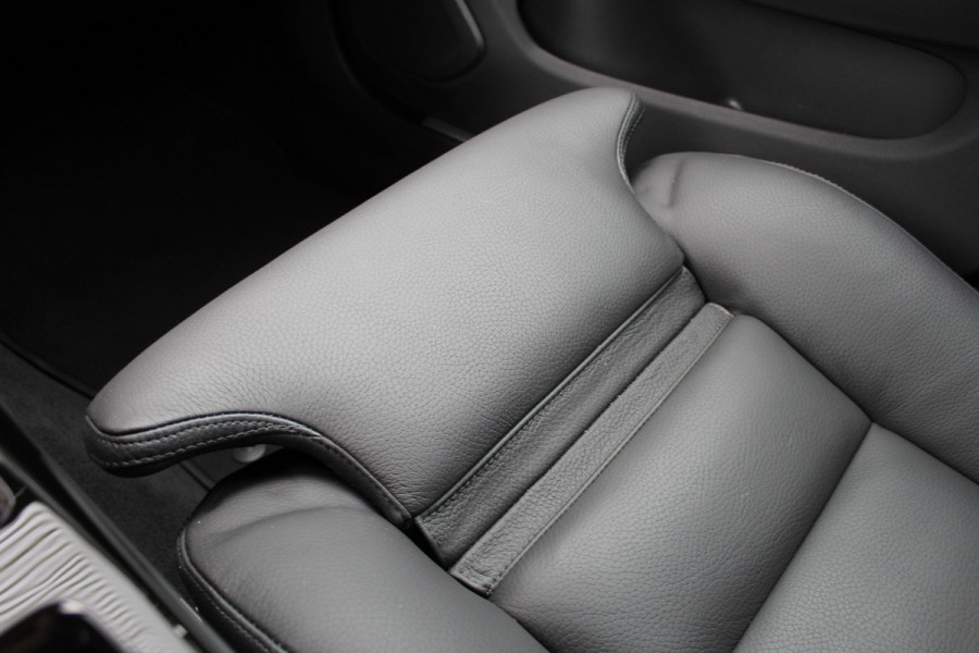 Volvo V60 2.0 T6 Plug-in hybrid AWD Plus Dark | Pilot Assist | 19" | Trekhaak | 360 Camera | H&K