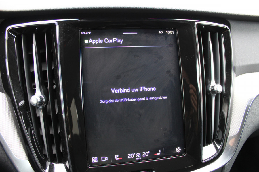 Volvo V60 2.0 T6 Plug-in hybrid AWD Plus Dark | Pilot Assist | 19" | Trekhaak | 360 Camera | H&K