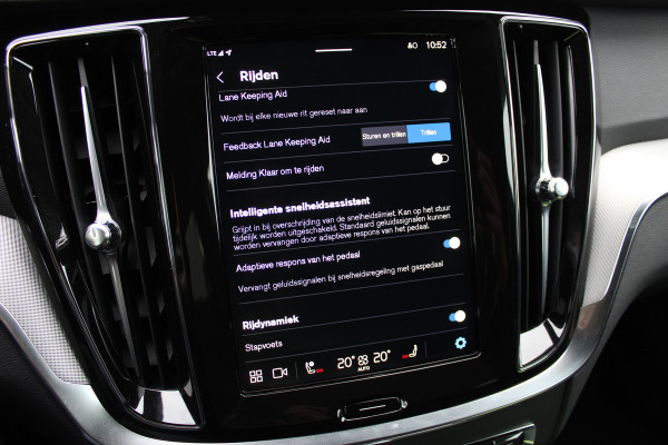 Volvo V60 2.0 T6 Plug-in hybrid AWD Plus Dark | Pilot Assist | 19" | Trekhaak | 360 Camera | H&K