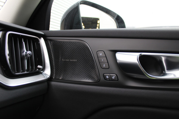 Volvo V60 2.0 T6 Plug-in hybrid AWD Plus Dark | Pilot Assist | 19" | Trekhaak | 360 Camera | H&K