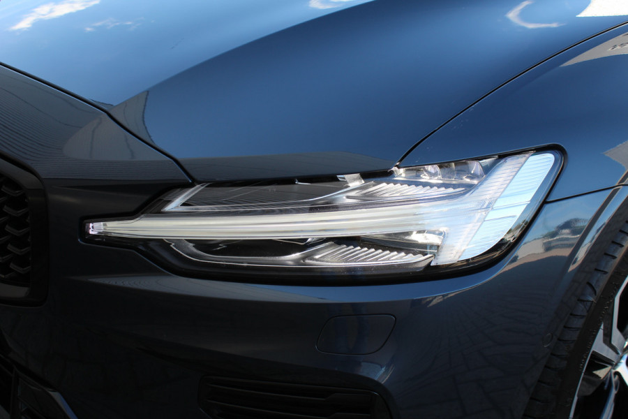 Volvo V60 2.0 T6 Plug-in hybrid AWD Plus Dark | Harman Kardon | 360 Camera | BLIS | 19" | Winterpack