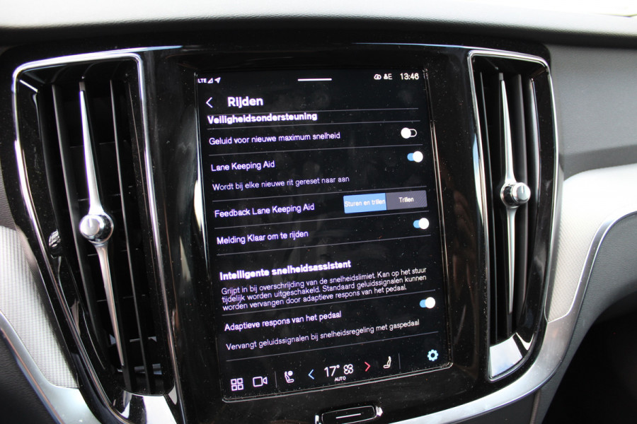 Volvo V60 2.0 T6 Plug-in hybrid AWD Plus Dark | Harman Kardon | 360 Camera | BLIS | 19" | Winterpack