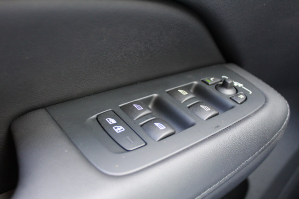 Volvo V60 2.0 T6 Plug-in hybrid AWD Plus Dark | Harman Kardon | 360 Camera | BLIS | 19" | Winterpack