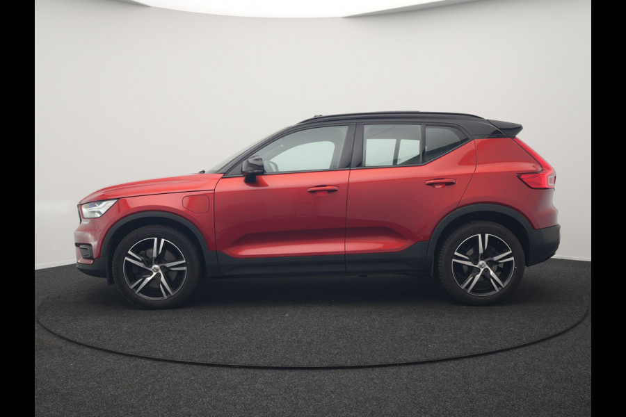 Volvo XC40 T5 Recharge R-Design Plug In Hybrid 262pk Dealer O.H PHEV | Panodak | Camera | Harman & Kardon | Alcantara Sportstoelen Memory & Verwarmd | Apple Carplay | Blis | Adaptive LED | Navigatie | Virtual | DAB |