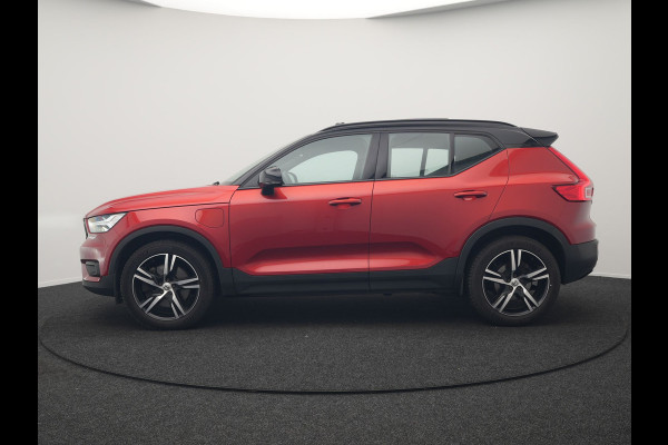 Volvo XC40 T5 Recharge R-Design Plug In Hybrid 262pk Dealer O.H PHEV | Panodak | Camera | Harman & Kardon | Alcantara Sportstoelen Memory & Verwarmd | Apple Carplay | Blis | Adaptive LED | Navigatie | Virtual | DAB |