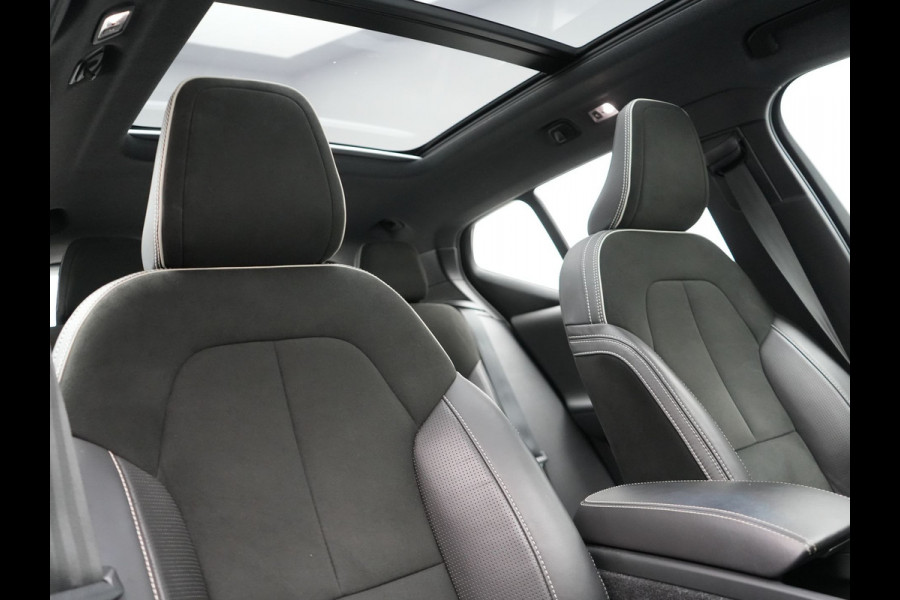 Volvo XC40 T5 Recharge R-Design Plug In Hybrid 262pk Dealer O.H PHEV | Panodak | Camera | Harman & Kardon | Alcantara Sportstoelen Memory & Verwarmd | Apple Carplay | Blis | Adaptive LED | Navigatie | Virtual | DAB |