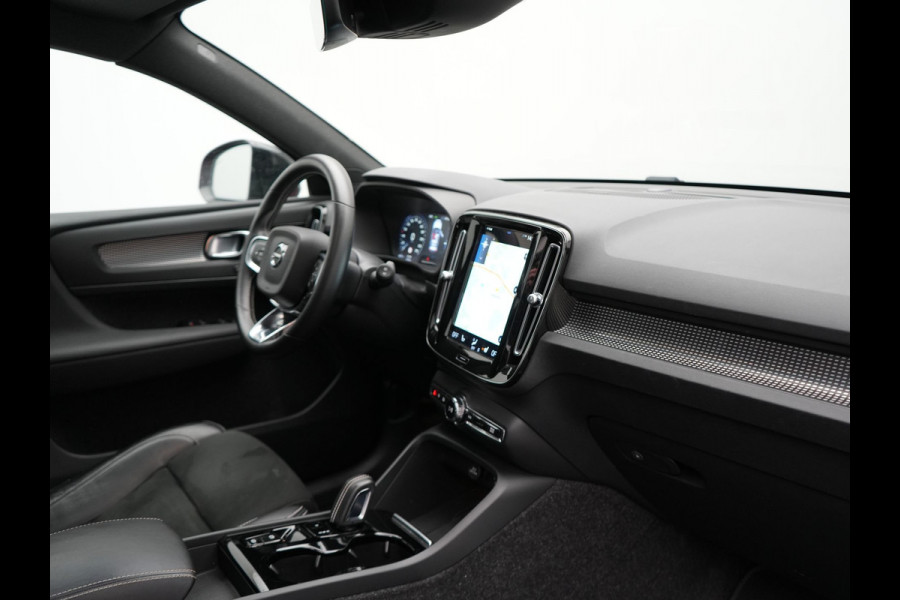 Volvo XC40 T5 Recharge R-Design Plug In Hybrid 262pk Dealer O.H PHEV | Panodak | Camera | Harman & Kardon | Alcantara Sportstoelen Memory & Verwarmd | Apple Carplay | Blis | Adaptive LED | Navigatie | Virtual | DAB |