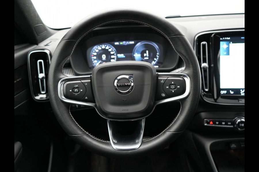 Volvo XC40 T5 Recharge R-Design Plug In Hybrid 262pk Dealer O.H PHEV | Panodak | Camera | Harman & Kardon | Alcantara Sportstoelen Memory & Verwarmd | Apple Carplay | Blis | Adaptive LED | Navigatie | Virtual | DAB |