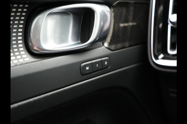 Volvo XC40 T5 Recharge R-Design Plug In Hybrid 262pk Dealer O.H PHEV | Panodak | Camera | Harman & Kardon | Alcantara Sportstoelen Memory & Verwarmd | Apple Carplay | Blis | Adaptive LED | Navigatie | Virtual | DAB |
