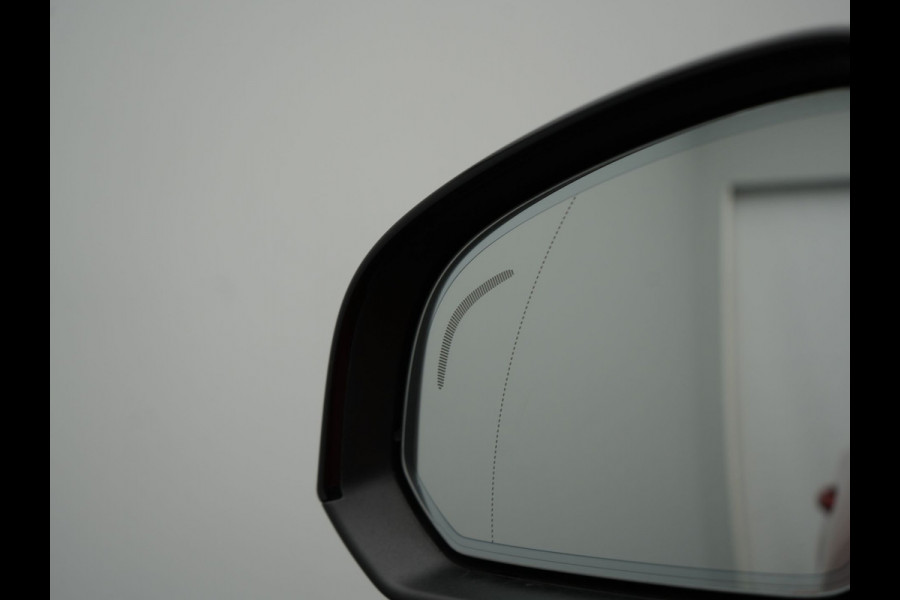 Volvo XC40 T5 Recharge R-Design Plug In Hybrid 262pk Dealer O.H PHEV | Panodak | Camera | Harman & Kardon | Alcantara Sportstoelen Memory & Verwarmd | Apple Carplay | Blis | Adaptive LED | Navigatie | Virtual | DAB |