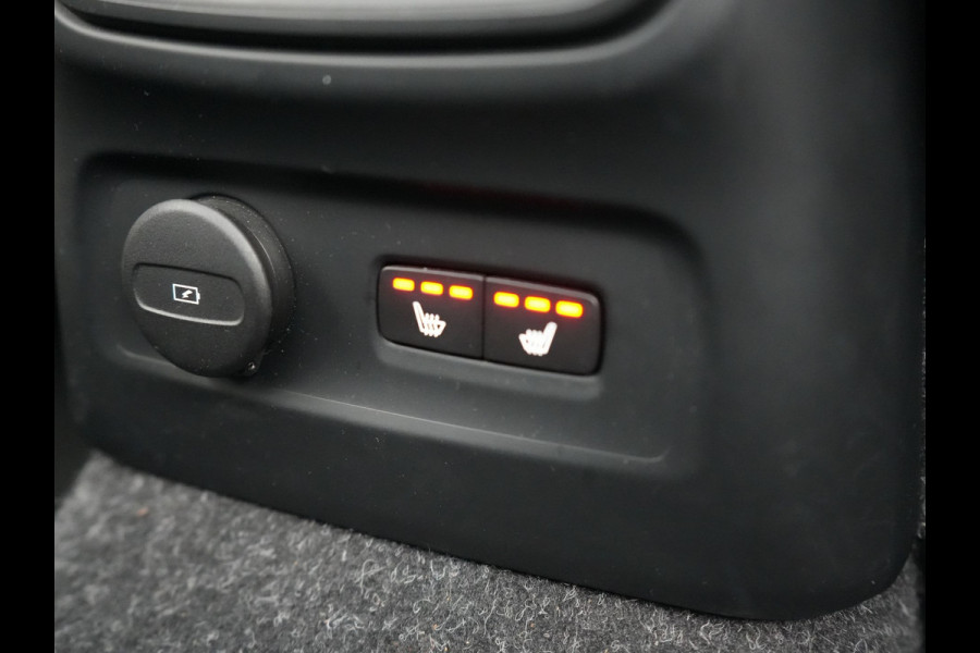 Volvo XC40 T5 Recharge R-Design Plug In Hybrid 262pk Dealer O.H PHEV | Panodak | Camera | Harman & Kardon | Alcantara Sportstoelen Memory & Verwarmd | Apple Carplay | Blis | Adaptive LED | Navigatie | Virtual | DAB |