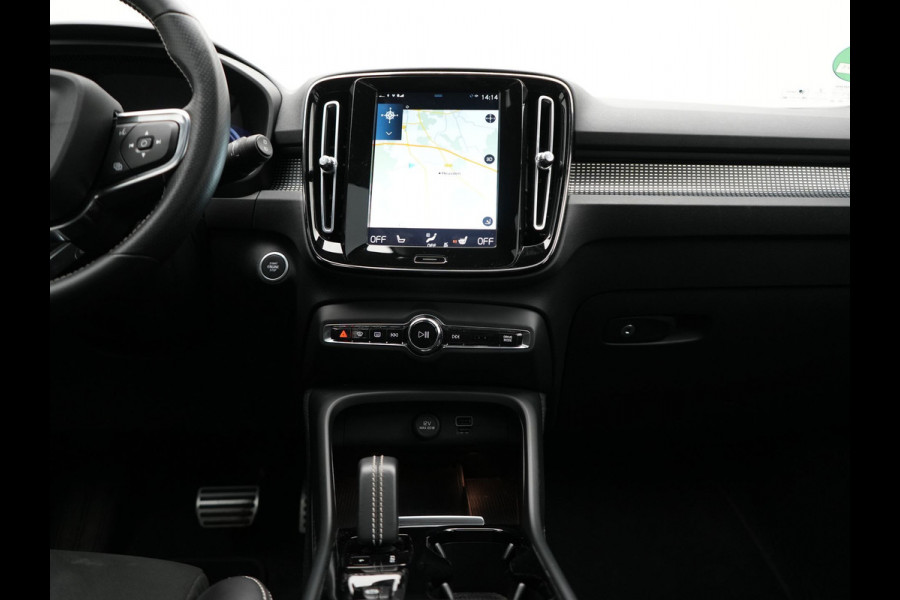 Volvo XC40 T5 Recharge R-Design Plug In Hybrid 262pk Dealer O.H PHEV | Panodak | Camera | Harman & Kardon | Alcantara Sportstoelen Memory & Verwarmd | Apple Carplay | Blis | Adaptive LED | Navigatie | Virtual | DAB |