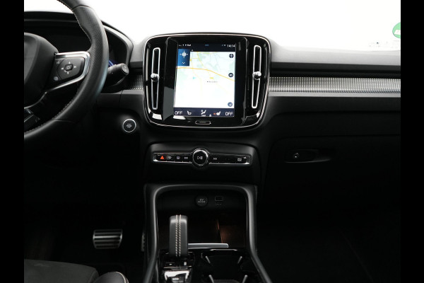 Volvo XC40 T5 Recharge R-Design Plug In Hybrid 262pk Dealer O.H PHEV | Panodak | Camera | Harman & Kardon | Alcantara Sportstoelen Memory & Verwarmd | Apple Carplay | Blis | Adaptive LED | Navigatie | Virtual | DAB |