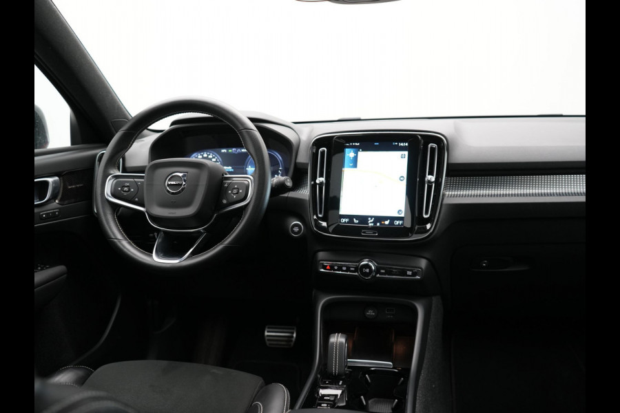 Volvo XC40 T5 Recharge R-Design Plug In Hybrid 262pk Dealer O.H PHEV | Panodak | Camera | Harman & Kardon | Alcantara Sportstoelen Memory & Verwarmd | Apple Carplay | Blis | Adaptive LED | Navigatie | Virtual | DAB |