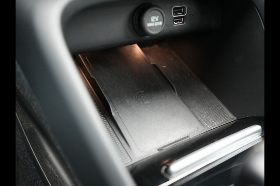 Volvo XC40 T5 Recharge R-Design Plug In Hybrid 262pk Dealer O.H PHEV | Panodak | Camera | Harman & Kardon | Alcantara Sportstoelen Memory & Verwarmd | Apple Carplay | Blis | Adaptive LED | Navigatie | Virtual | DAB |