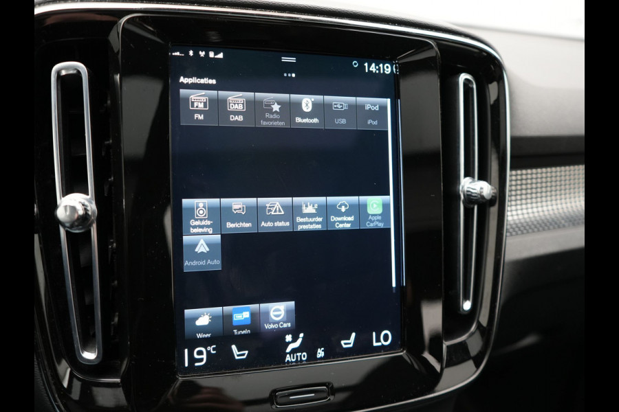 Volvo XC40 T5 Recharge R-Design Plug In Hybrid 262pk Dealer O.H PHEV | Panodak | Camera | Harman & Kardon | Alcantara Sportstoelen Memory & Verwarmd | Apple Carplay | Blis | Adaptive LED | Navigatie | Virtual | DAB |