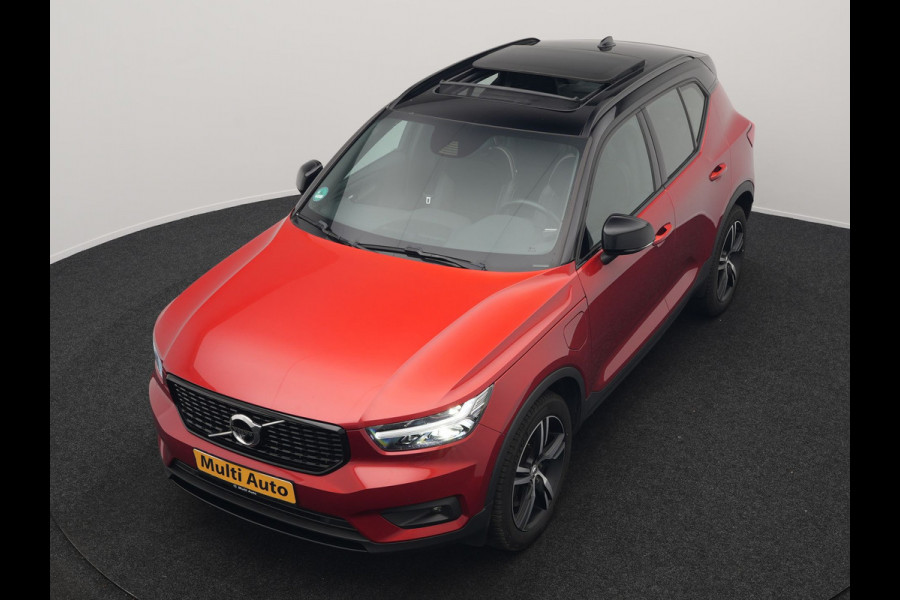 Volvo XC40 T5 Recharge R-Design Plug In Hybrid 262pk Dealer O.H PHEV | Panodak | Camera | Harman & Kardon | Alcantara Sportstoelen Memory & Verwarmd | Apple Carplay | Blis | Adaptive LED | Navigatie | Virtual | DAB |