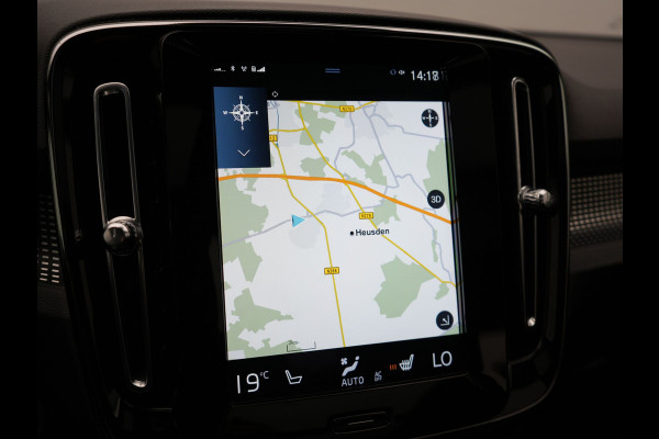 Volvo XC40 T5 Recharge R-Design Plug In Hybrid 262pk Dealer O.H PHEV | Panodak | Camera | Harman & Kardon | Alcantara Sportstoelen Memory & Verwarmd | Apple Carplay | Blis | Adaptive LED | Navigatie | Virtual | DAB |