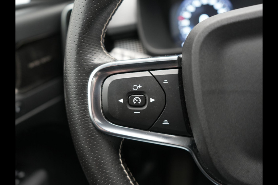 Volvo XC40 T5 Recharge R-Design Plug In Hybrid 262pk Dealer O.H PHEV | Panodak | Camera | Harman & Kardon | Alcantara Sportstoelen Memory & Verwarmd | Apple Carplay | Blis | Adaptive LED | Navigatie | Virtual | DAB |