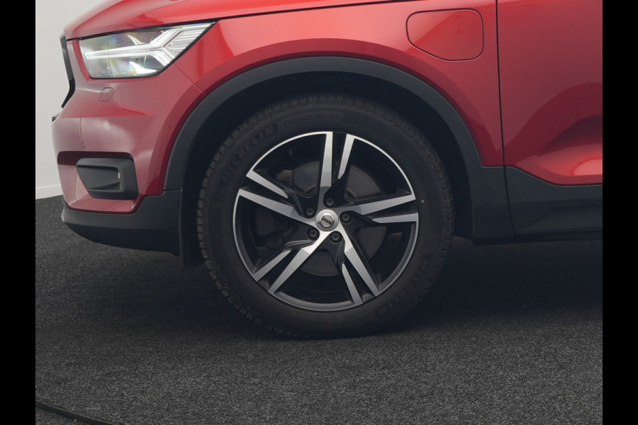Volvo XC40 T5 Recharge R-Design Plug In Hybrid 262pk Dealer O.H PHEV | Panodak | Camera | Harman & Kardon | Alcantara Sportstoelen Memory & Verwarmd | Apple Carplay | Blis | Adaptive LED | Navigatie | Virtual | DAB |