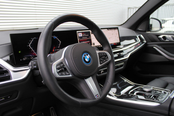 BMW X5 xDrive50e M-Sport | Panoramadak | Luchtvering | Harman Kardon | Iconic Glow | Trekhaak