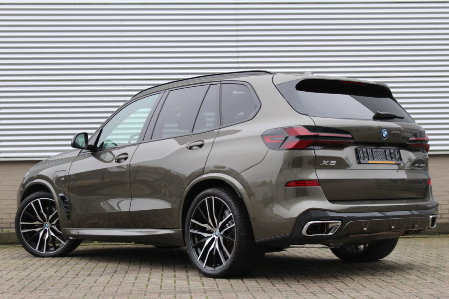 BMW X5 xDrive50e M-Sport | Panoramadak | Luchtvering | Harman Kardon | Iconic Glow | Trekhaak