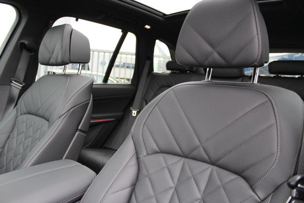 BMW X5 xDrive50e M-Sport | Panoramadak | Luchtvering | Harman Kardon | Iconic Glow | Trekhaak