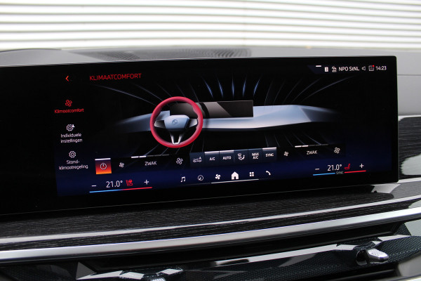 BMW X5 xDrive50e M-Sport | Panoramadak | Luchtvering | Harman Kardon | Iconic Glow | Trekhaak