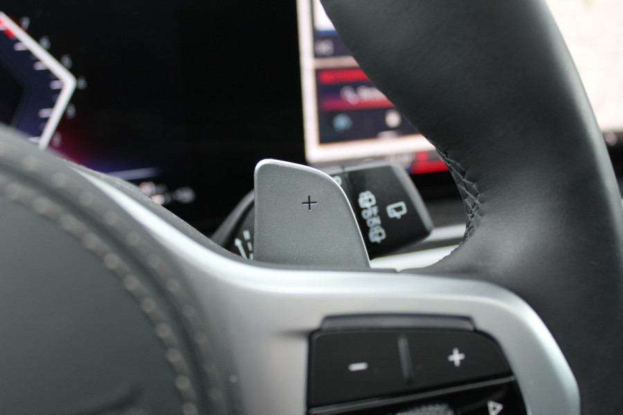 BMW X5 xDrive50e M-Sport | Panoramadak | Luchtvering | Harman Kardon | Iconic Glow | Trekhaak