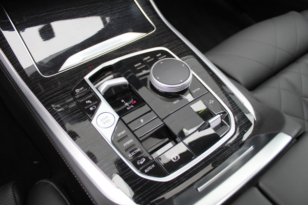 BMW X5 xDrive50e M-Sport | Panoramadak | Luchtvering | Harman Kardon | Iconic Glow | Trekhaak
