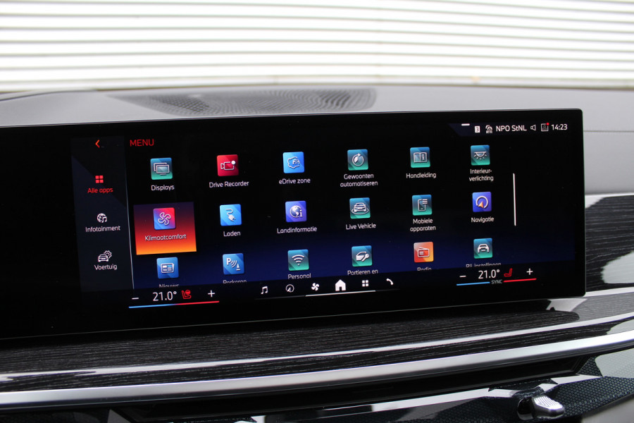 BMW X5 xDrive50e M-Sport | Panoramadak | Luchtvering | Harman Kardon | Iconic Glow | Trekhaak