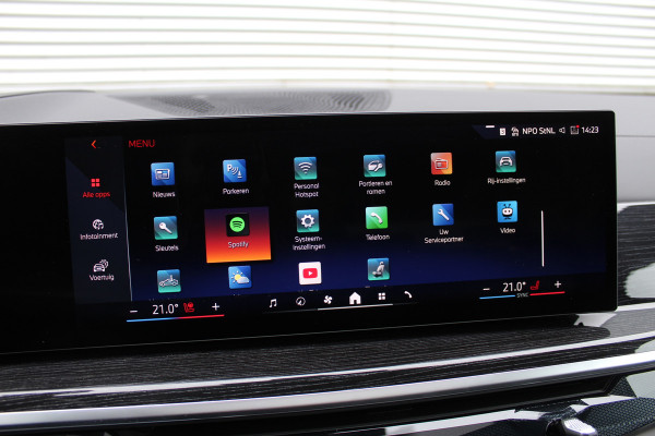 BMW X5 xDrive50e M-Sport | Panoramadak | Luchtvering | Harman Kardon | Iconic Glow | Trekhaak