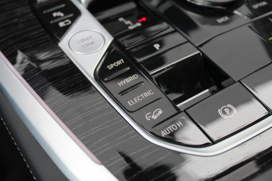 BMW X5 xDrive50e M-Sport | Panoramadak | Luchtvering | Harman Kardon | Iconic Glow | Trekhaak