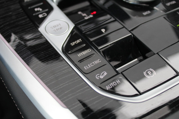 BMW X5 xDrive50e M-Sport | Panoramadak | Luchtvering | Harman Kardon | Iconic Glow | Trekhaak