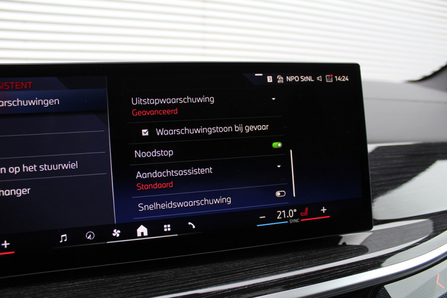 BMW X5 xDrive50e M-Sport | Panoramadak | Luchtvering | Harman Kardon | Iconic Glow | Trekhaak