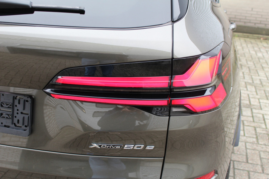 BMW X5 xDrive50e M-Sport | Panoramadak | Luchtvering | Harman Kardon | Iconic Glow | Trekhaak