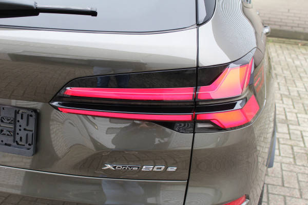 BMW X5 xDrive50e M-Sport | Panoramadak | Luchtvering | Harman Kardon | Iconic Glow | Trekhaak