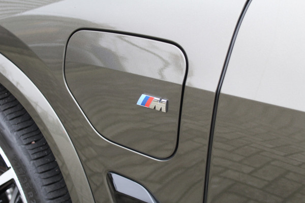 BMW X5 xDrive50e M-Sport | Panoramadak | Luchtvering | Harman Kardon | Iconic Glow | Trekhaak